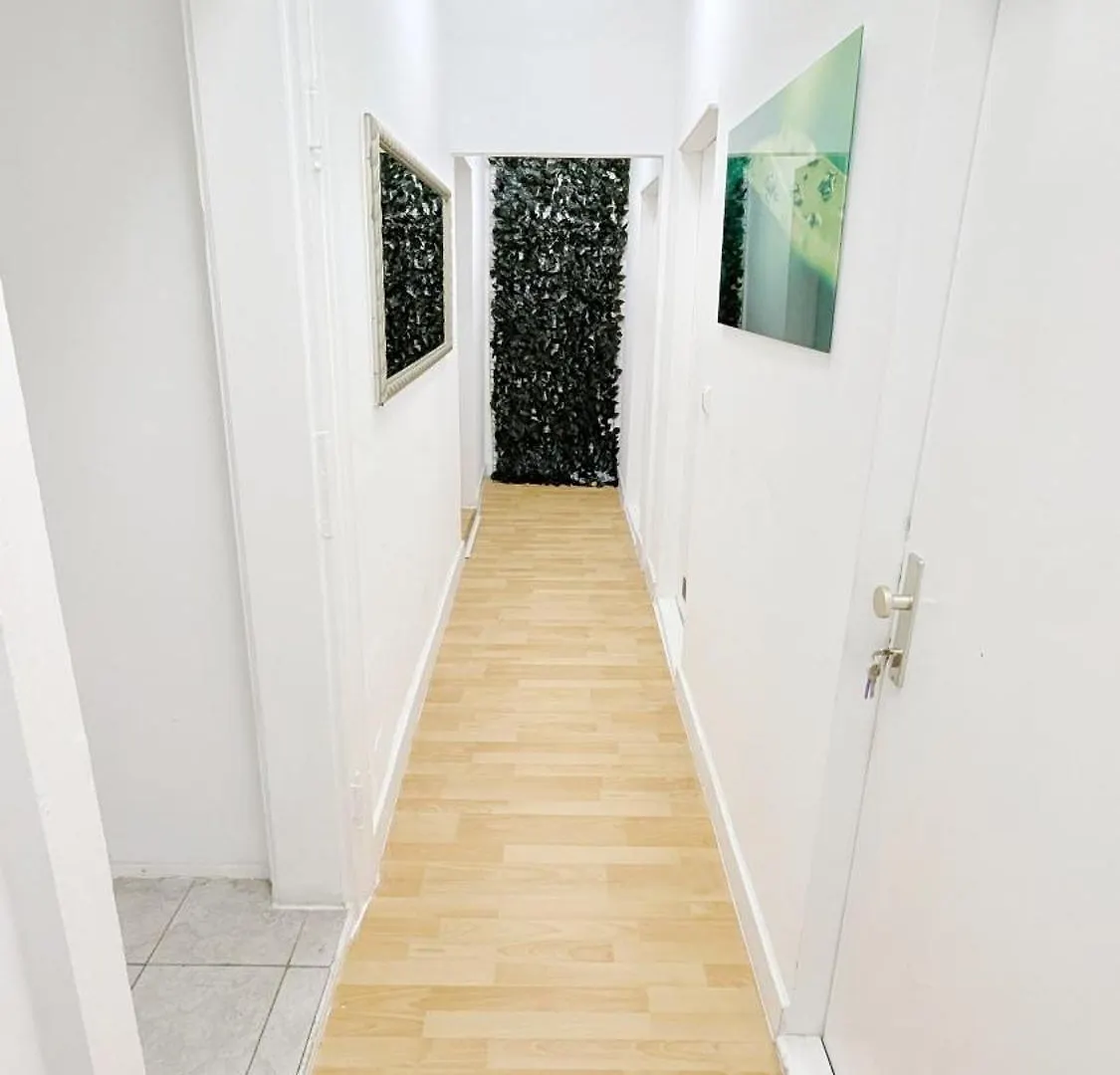 홈스테이 Comfortable Rooms In Lugner City Area 비엔나